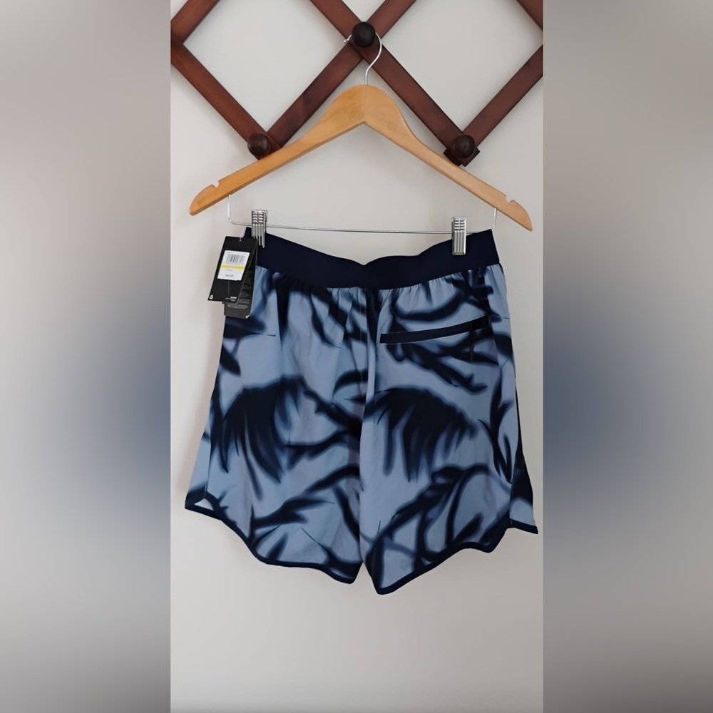Under Armour Men’s Palm Blue Swimming Trunks Size Medium NWT